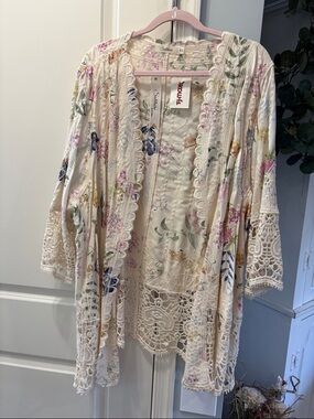Solitaire Cream Floral Lace Kimono Jacket